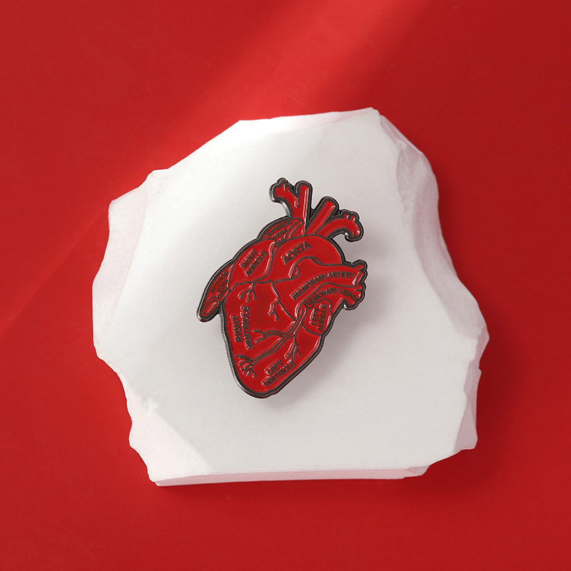 Broche de Esmalte Coração Anat - Medical Label avaliação e preço
