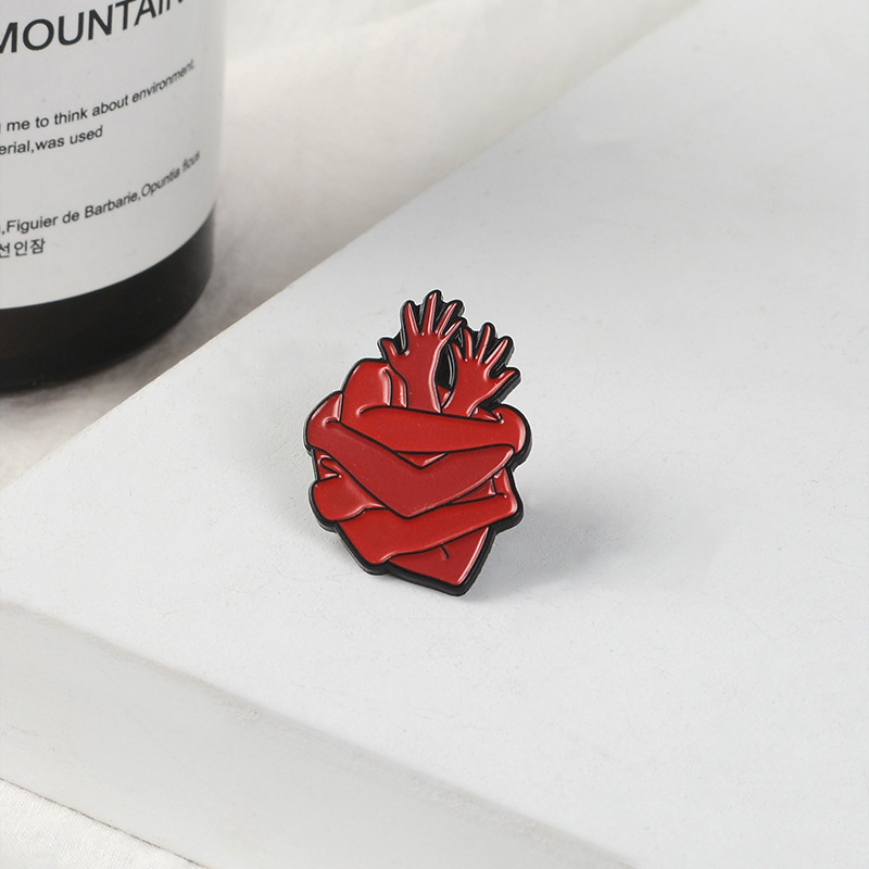 Broche de Esmalte Coração Anat - Medical Label avaliação e preço
