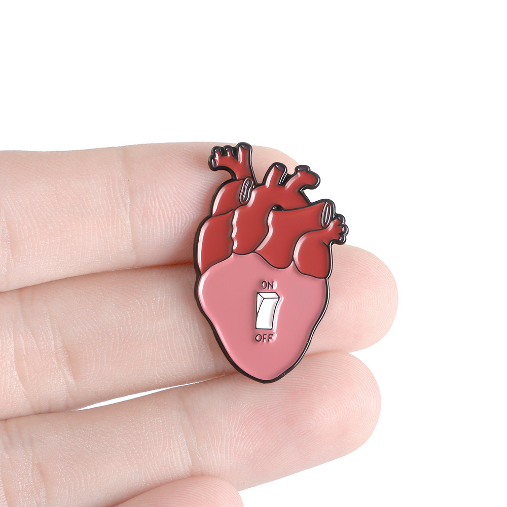 Broche de Esmalte Coração Anat - Medical Label avaliação e preço
